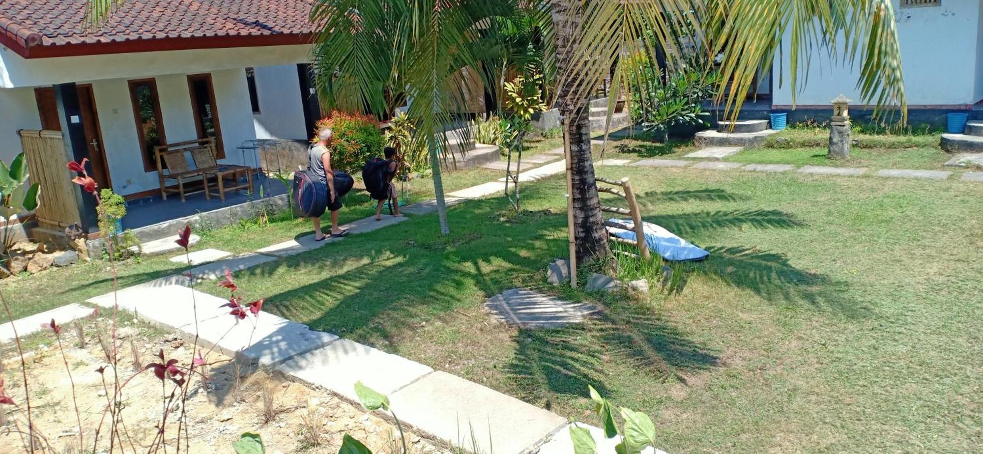 Kuta  Dewi Garden Guesthouse מראה חיצוני תמונה